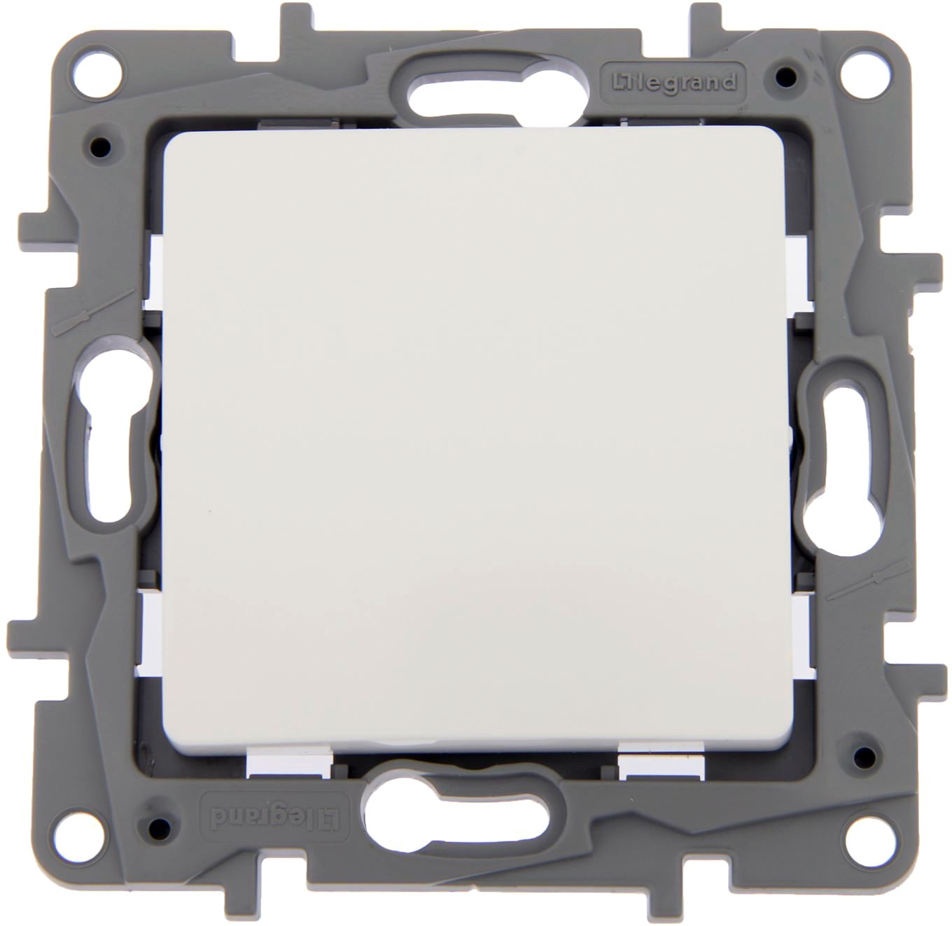 Выключатель одноклавишный проходной двунаправленный скрытый LEGRAND Etika белый (672205) купить в Мастак Выключатель одноклавишный проходной двунаправленный скрытый LEGRAND Etika белый (672205) купить в сети строительных магазинов Мастак