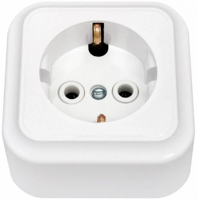 Розетка наружная с заземлением BYLECTRICA Пралеска белая (РА16-254) купить в Мастак Розетка наружная с заземлением BYLECTRICA Пралеска белая (РА16-254) купить в сети строительных магазинов Мастак