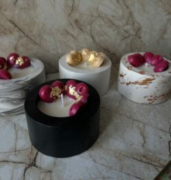 Свеча 4ZEBRS в гипсовом подсвечнике с сердечками купить в сети строительных магазинов Мастак