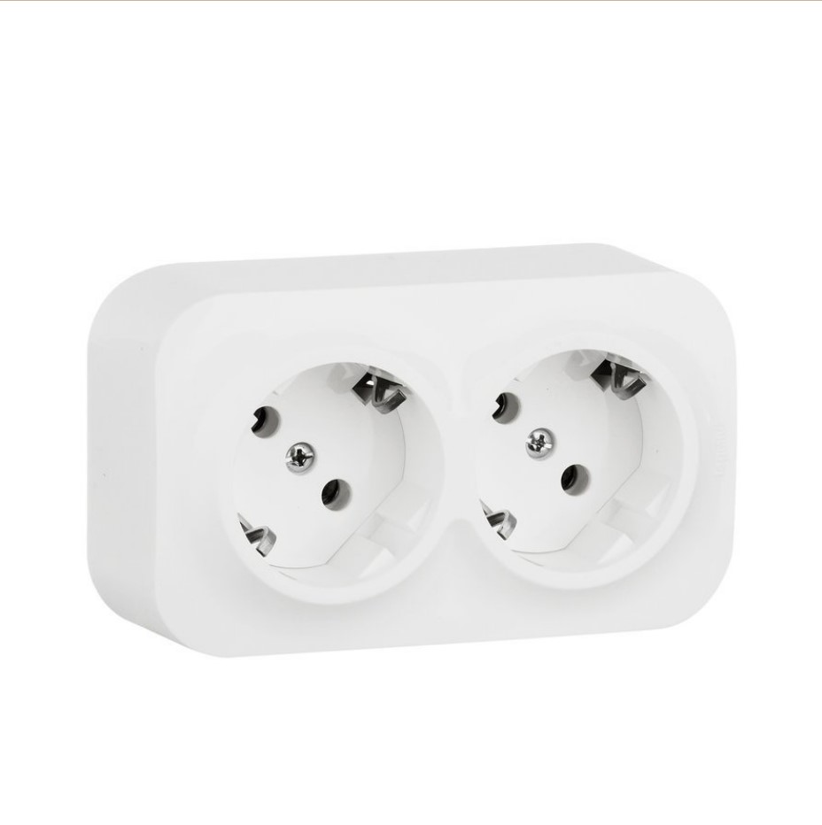 Розетка двойная наружная с заземлением и предварительным подключением LEGRAND Quteo белая (782233)